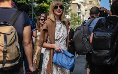 Milan, İtalya - 19 Eylül 2018: Lisa Aiken Milano Moda Haftası sırasında sokakta.
