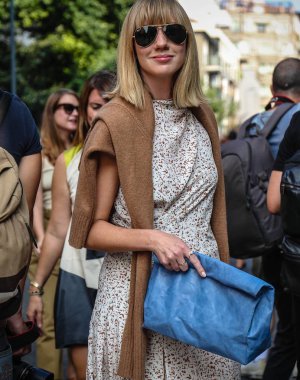 Milan, İtalya - 19 Eylül 2018: Lisa Aiken Milano Moda Haftası sırasında sokakta.