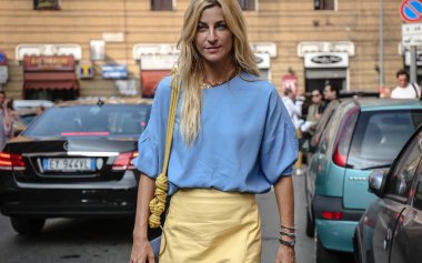 Milan, İtalya - 19 Eylül 2018: Ada Kokosar Milano Moda Haftası sırasında sokakta.
