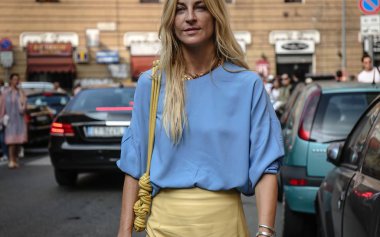 Milan, İtalya - 19 Eylül 2018: Ada Kokosar Milano Moda Haftası sırasında sokakta.