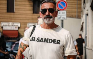 Milan, İtalya - 19 Eylül 2018: Saverio Trapani Milano Moda Haftası sırasında sokakta.