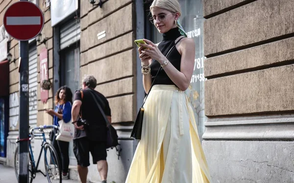 Mediolan Włochy 2018 Września Caroline Daur Ulicy Podczas Milan Fashion — Zdjęcie stockowe