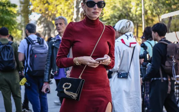 Paris Fransa Eylül 2018 Paris Moda Haftası Sırasında Sokakta Kadın — Stok fotoğraf
