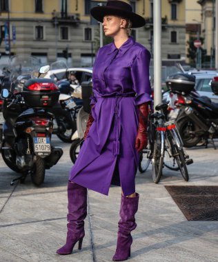Milan, İtalya - 19 Eylül 2018: Caroline Vreeland Milano Moda Haftası sırasında sokakta.