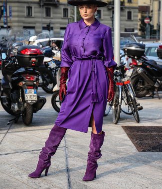 Milan, İtalya - 19 Eylül 2018: Caroline Vreeland Milano Moda Haftası sırasında sokakta.