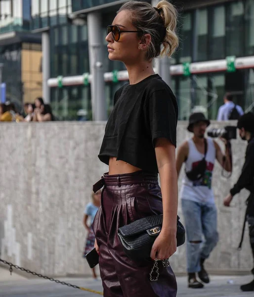 意大利 2018年9月19日 基亚拉卡皮塔尼在米兰时装周期间的街头 — 图库照片
