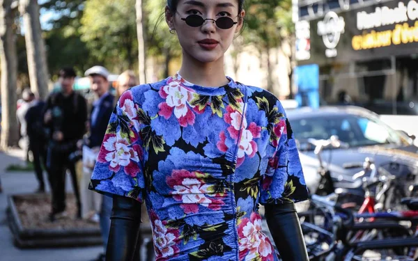 Paris Fransa Eylül 2018 Paris Moda Haftası Sırasında Sokakta Kadın — Stok fotoğraf