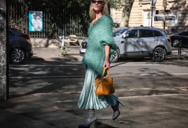 Paris, Fransa - 26 Eylül 2018: Jeanette Friis Madsen Paris moda haftası sırasında sokakta.