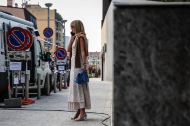 Milan, İtalya - 19 Eylül 2018: Lisa Aiken Milano Moda Haftası sırasında sokakta.