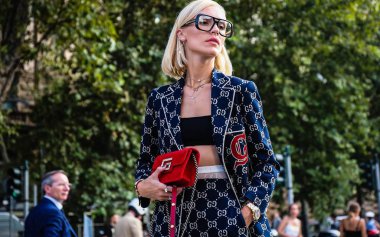 Milan, İtalya - 19 Eylül 2018: Viktoria Rader Milano Moda Haftası sırasında sokakta.