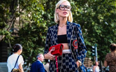 Milan, İtalya - 19 Eylül 2018: Viktoria Rader Milano Moda Haftası sırasında sokakta.