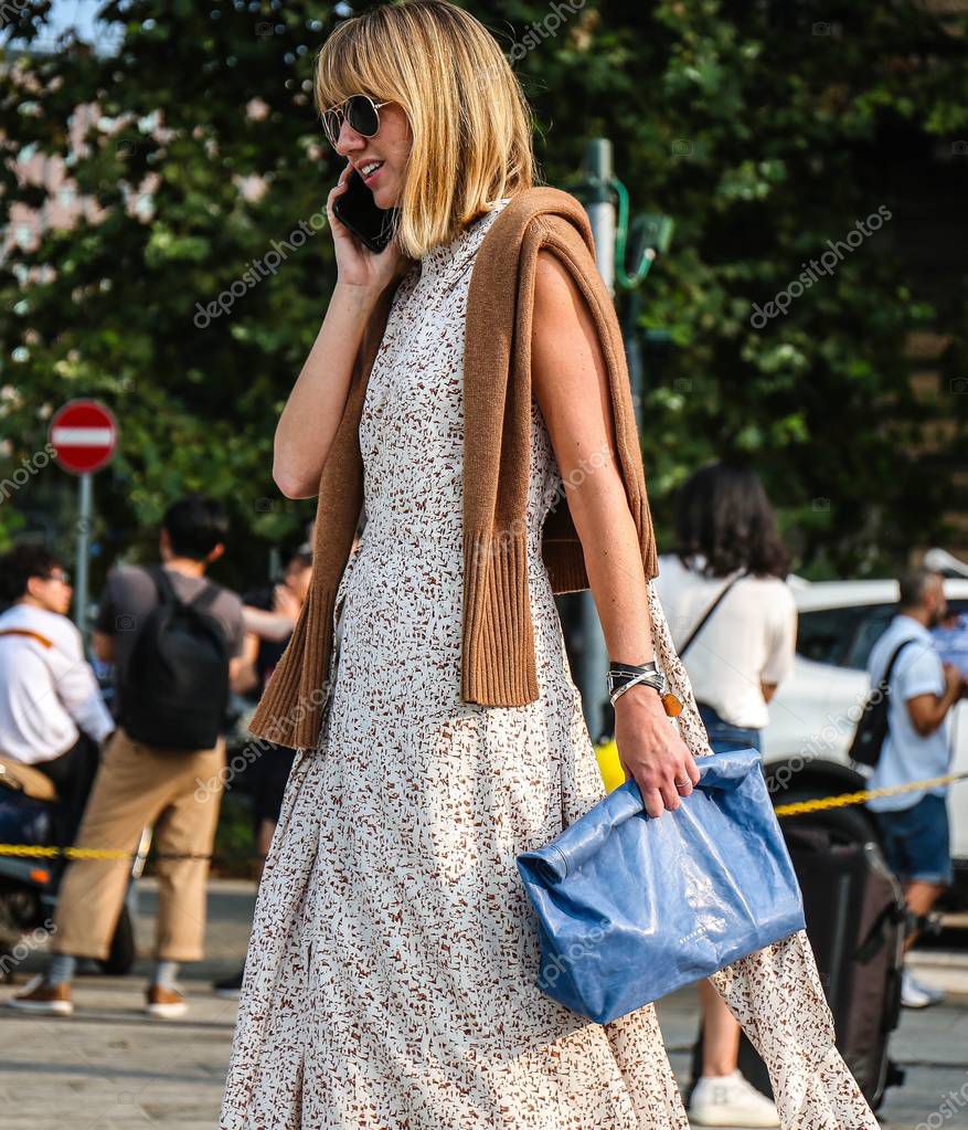 MILÁN, Italia- 19 de septiembre Lisa Aiken en la durante la Semana de la Moda de Milán.