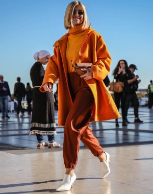 Paris, Fransa - 26 Eylül 2018: Xenia Van Der Woodsen'ın Paris moda haftası sırasında sokakta.
