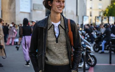 Paris, Fransa - 26 Eylül 2018: Marte Mei Van Haaster Paris moda haftası sırasında sokakta.