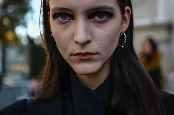 2018年9月26日 巴黎时装周期间街头的妇女 — 图库照片