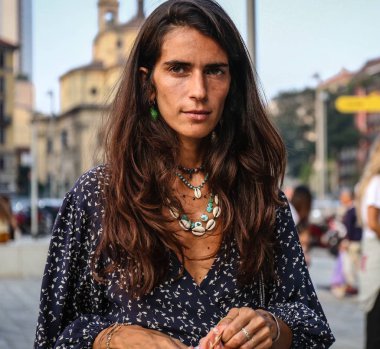 Milan, İtalya - 19 Eylül 2018: Chiara Totire Milano Moda Haftası sırasında sokakta.