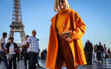 Paris, Fransa - 26 Eylül 2018: Xenia Van Der Woodsen'ın Paris moda haftası sırasında sokakta.