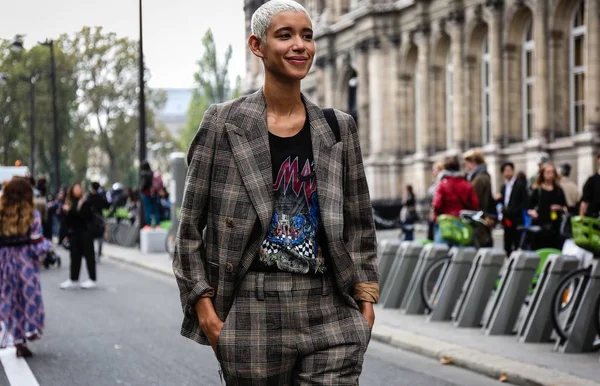 Paris Francja Września 2018 Model Janiece Dilone Ulicy Podczas Paryskiego — Zdjęcie stockowe