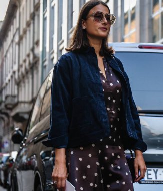 Milan, İtalya - 20 Eylül 2018: Julia Haghjoo Milano Moda Haftası sırasında sokakta.