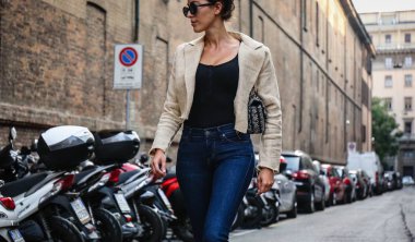 Milan, İtalya - 20 Eylül 2018: Sylvia Haghjoo Milano Moda Haftası sırasında sokakta.