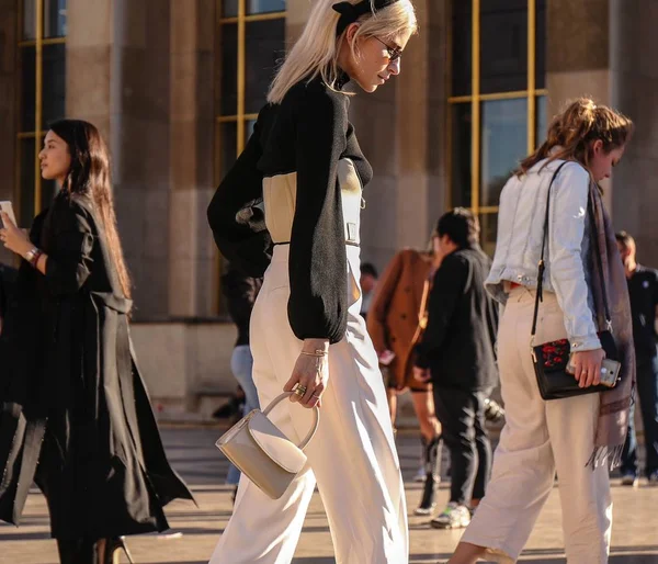 2018年9月26日 巴黎时装周期间 卡洛琳 道尔在街头 — 图库照片