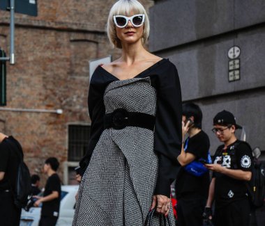 Milan, İtalya - 20 Eylül 2018: Samantha Angelo Milano Moda Haftası sırasında sokakta.