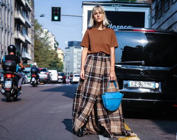 Mediolan Włochy Września 2018 Linda Tol Ulicy Podczas Milan Fashion — Zdjęcie stockowe