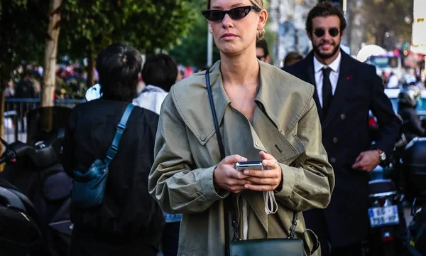 Paris Francja 2018 Września Kobiety Ulicy Podczas Paryskiego Tygodnia Mody — Zdjęcie stockowe