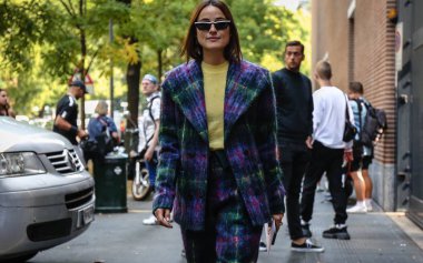 Milan, İtalya - 20 Eylül 2018: Lena Lademann Milano Moda Haftası sırasında sokakta.