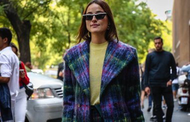 Milan, İtalya - 20 Eylül 2018: Lena Lademann Milano Moda Haftası sırasında sokakta.