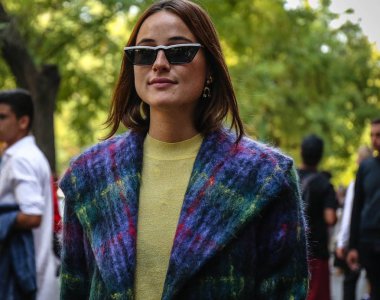 Milan, İtalya - 20 Eylül 2018: Lena Lademann Milano Moda Haftası sırasında sokakta.