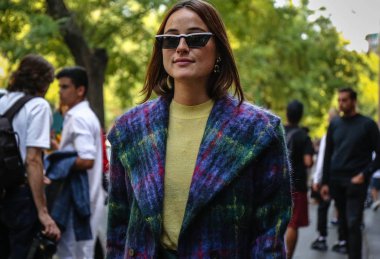 Milan, İtalya - 20 Eylül 2018: Lena Lademann Milano Moda Haftası sırasında sokakta.