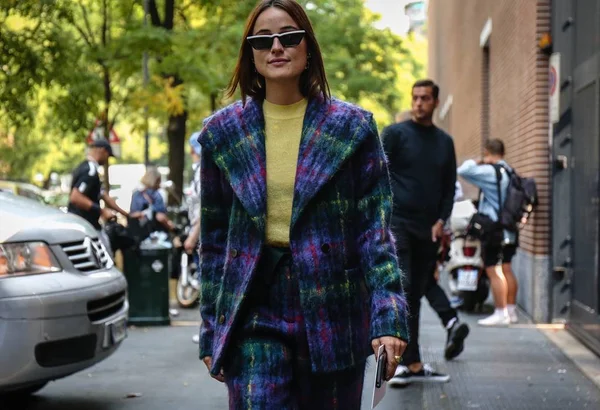 Milan, İtalya - 20 Eylül 2018: Lena Lademann Milano Moda Haftası sırasında sokakta.