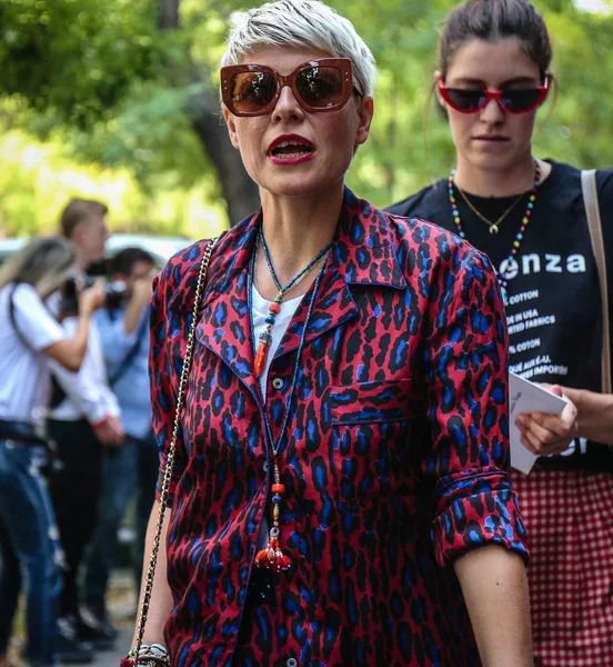 Milan, İtalya - 20 Eylül 2018: Elisa Nalin Milano Moda Haftası sırasında sokakta.