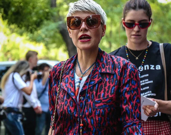 Milan, İtalya - 20 Eylül 2018: Elisa Nalin Milano Moda Haftası sırasında sokakta.