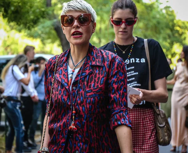 Milan, İtalya - 20 Eylül 2018: Elisa Nalin Milano Moda Haftası sırasında sokakta.