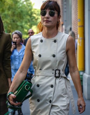 Milan, İtalya - 20 Eylül 2018: Daniela Zuccotti Milano Moda Haftası sırasında sokakta.