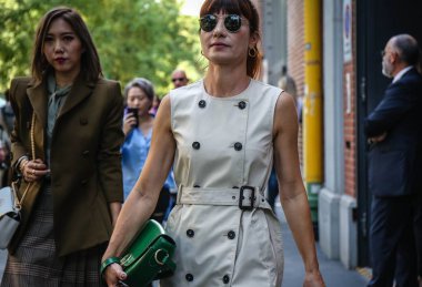 Milan, İtalya - 20 Eylül 2018: Daniela Zuccotti Milano Moda Haftası sırasında sokakta.