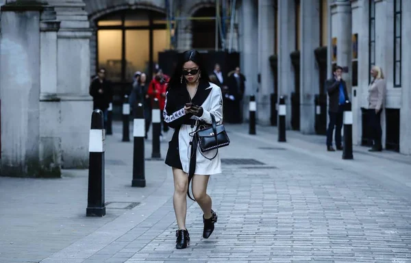 London Fashion Week Streetsytle 15 febbraio 2019 — Stockfoto