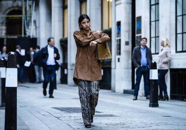 London Fashion Week Streetsytle 15 февраля 2019 — стоковое фото