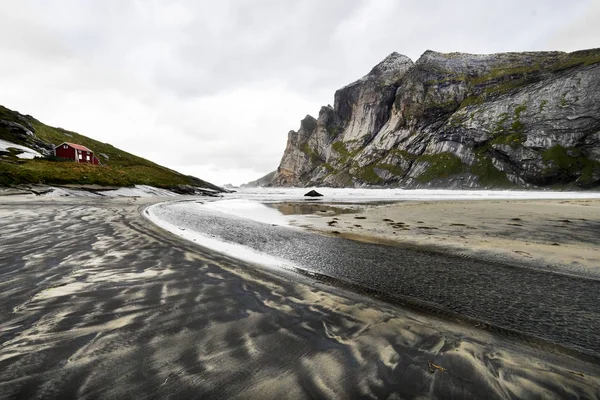 Vyhlídkový Pohled Krajinu Pláži Bunes Bouřného Dne Horami Pozadí Lofotenské — Stock fotografie