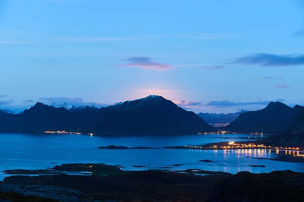 Krajobraz Lofotów Nocy Wschodzącym Księżycem Pobliżu Fredvang — Zdjęcie stockowe