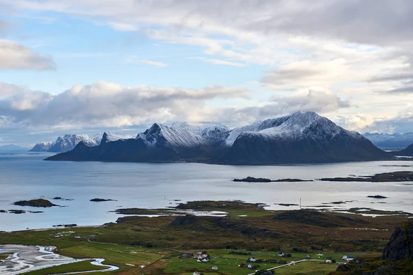 Piękny Widok Wybrzeże Wioski Plaże Góry Lofoten Islands Norwegii — Zdjęcie stockowe