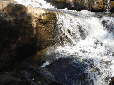 küçükaslan veya Koth, şelaleler yakın lambasingi