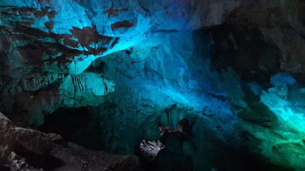 Різнокольорові печери Борри в долині Араку, сформовані природно — стокове фото