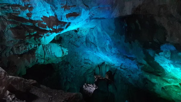 Cavernas de borra coloridas no vale do araku formadas naturalmente — Fotografia de Stock