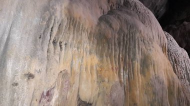 araku vadisinde renkli borra mağaraları doğal olarak oluşmuştur