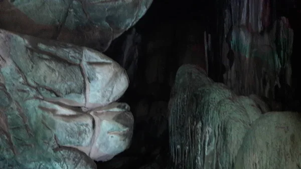 Cavernas de borra coloridas no vale do araku formadas naturalmente — Fotografia de Stock