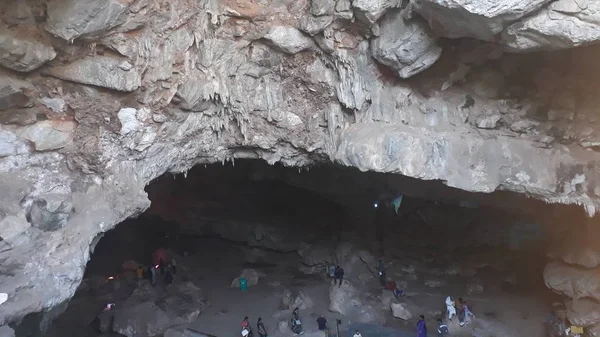 Cavernas de borra coloridas no vale do araku formadas naturalmente — Fotografia de Stock