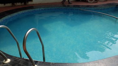 Andhra pradesh turizm beldesi, Andhra pradesh/ Hindistan - 10 Ocak 2019 : Ap turizm beldesinde yüzme havuzu